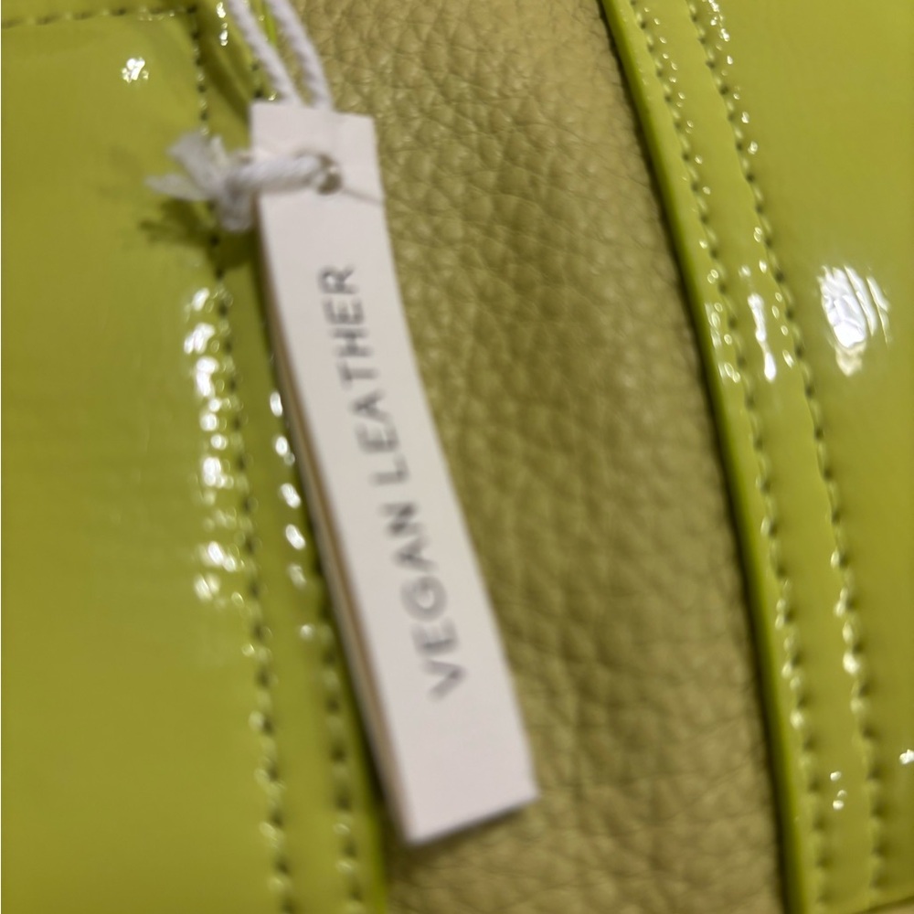 NWT 
URBAN OUTFITTERS LIZZIE PISTACHIO GREEN MINI BARREL DUFFLE CROSSBODY BAG - Picture 8 of 12